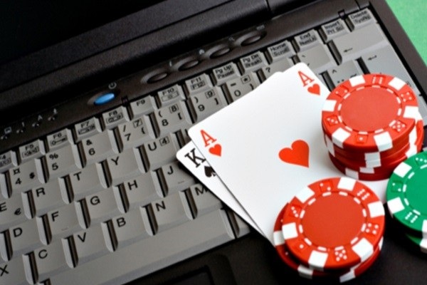 Играть в онлайн казино с живыми диллерами